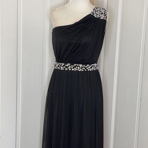 SPEECHLESS•Embellished One-Shoulder Gown - Picture 3 of 9